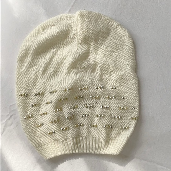 NICE LIGHWEIGHT CREAM BEENIE HAT - Picture 3 of 4